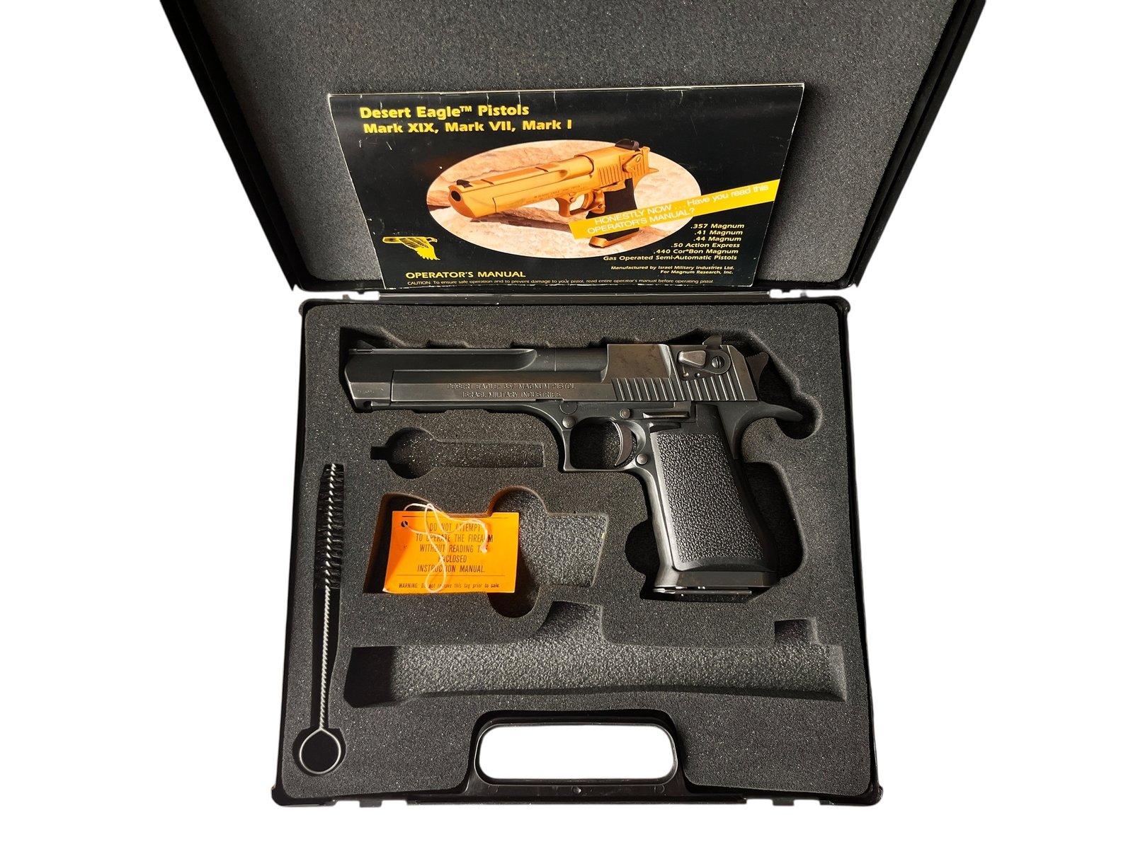 Potężny pistolet samopowtarzalny IMI Desert Eagle w kalibrze .357 Magnum, ikona popkultury.