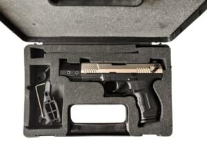 Pistolet samopowtarzalny Walther P22 Target w kalibrze .22lr z charakterystyczną długą lufą i obciążnikiem.