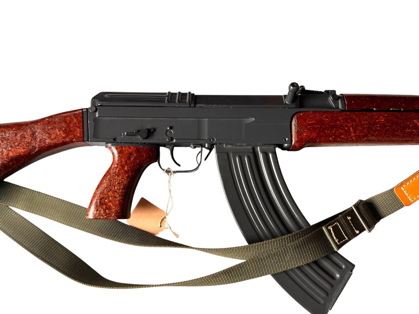 Karabin samopowtarzalny CZ 858 Tactical 4P w kalibrze 7,62x39 mm ze składaną kolbą i systemem szyn Picatinny.