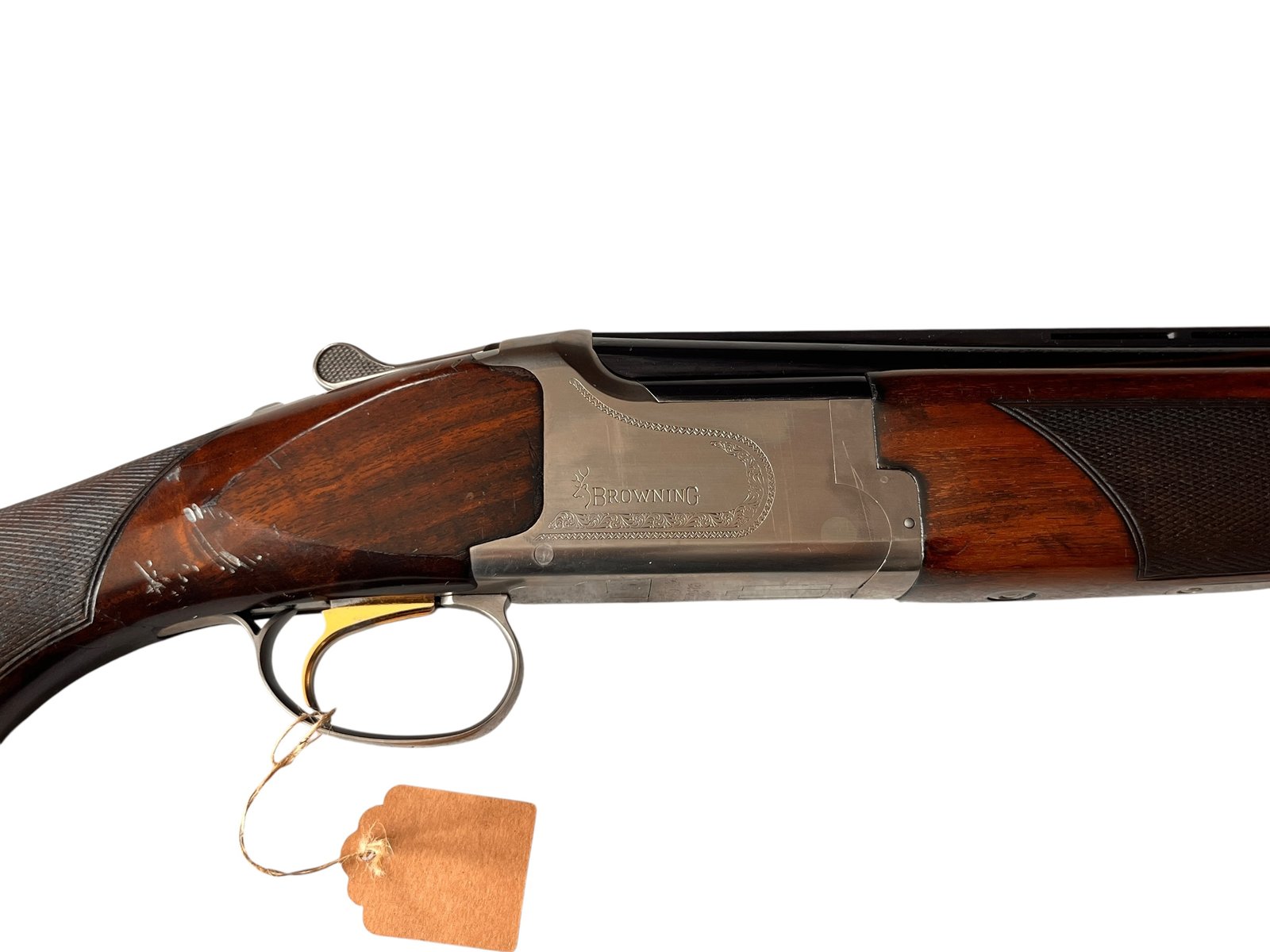 Strzelba gładkolufowa bock Browning 325 Grade I w kalibrze 12/70 z grawerowaną baskilą, nosząca ślady użytkowania.