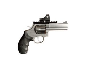 Rewolwer Smith & Wesson 686-4 Security Special w kalibrze .357 Magnum z zamontowanym celownikiem kolimatorowym Bushnell First Strike.