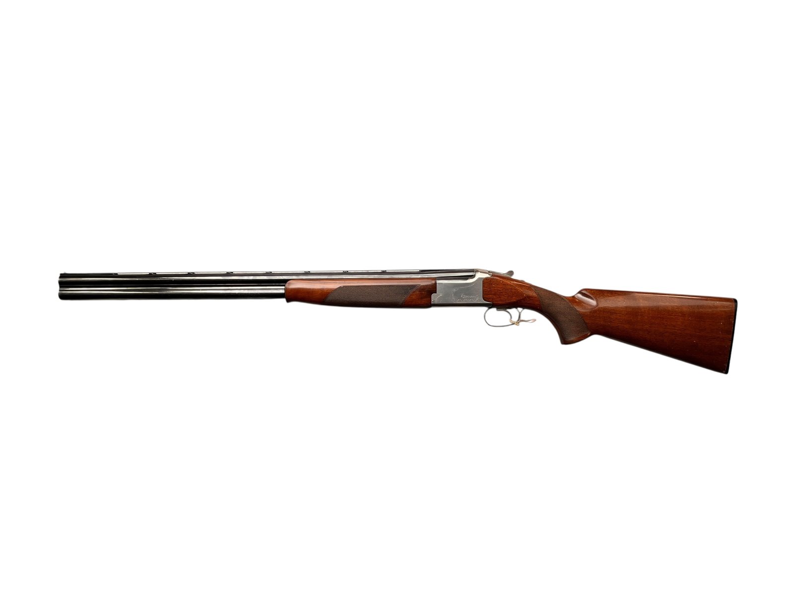 Strzelba gładkolufowa bock Browning 325 Grade II w kalibrze 12/70 z grawerowaną baskilą, nosząca ślady użytkowania.