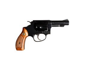 Klasyczny rewolwer Smith & Wesson 36-1 w kalibrze .38 Special z lufą o długości 7,5 cm.