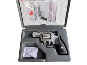 Rewolwer Ruger SP101 ze stali nierdzewnej w bardzo dobrym stanie.