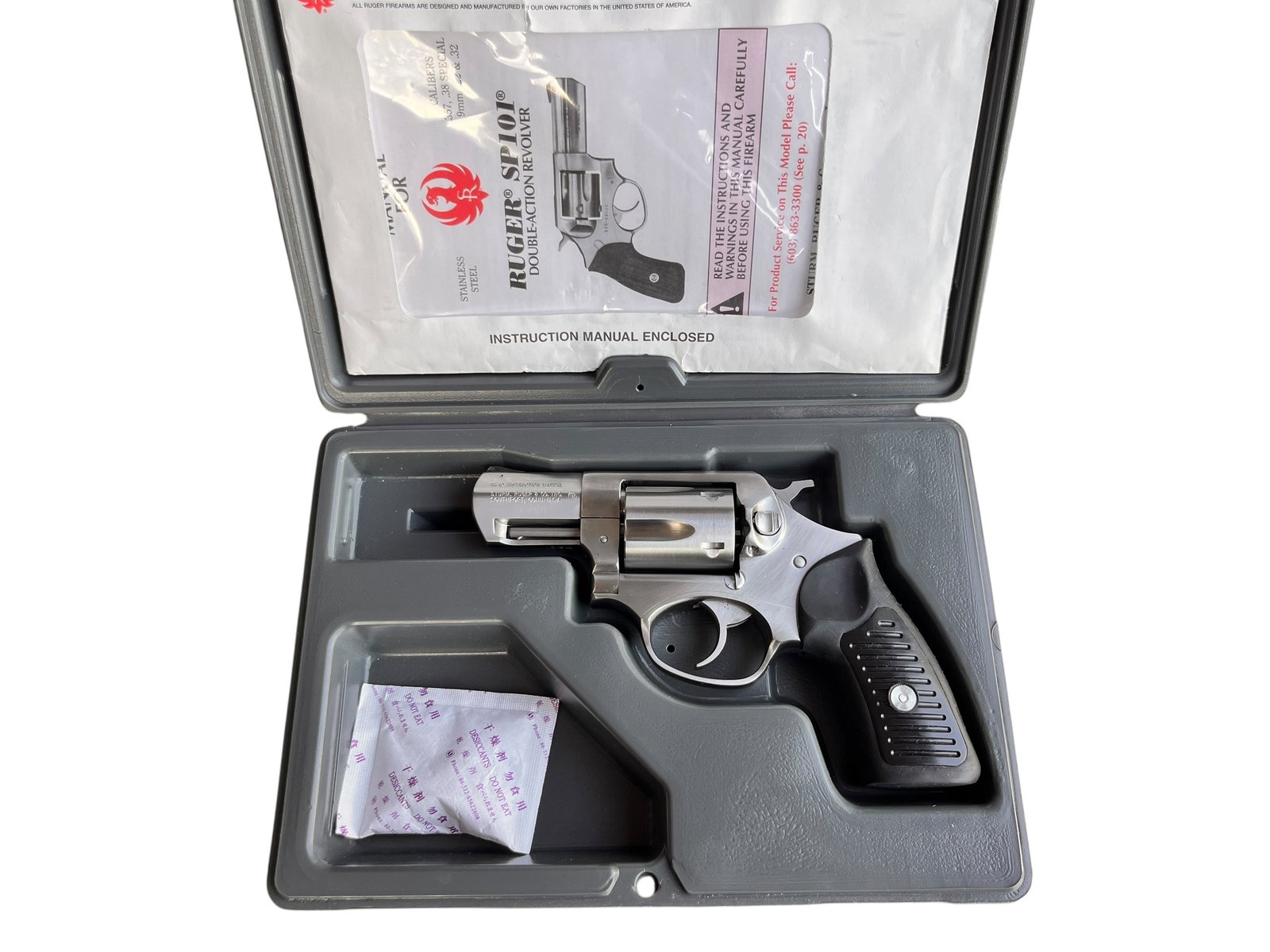 Rewolwer Ruger SP101 ze stali nierdzewnej w bardzo dobrym stanie.
