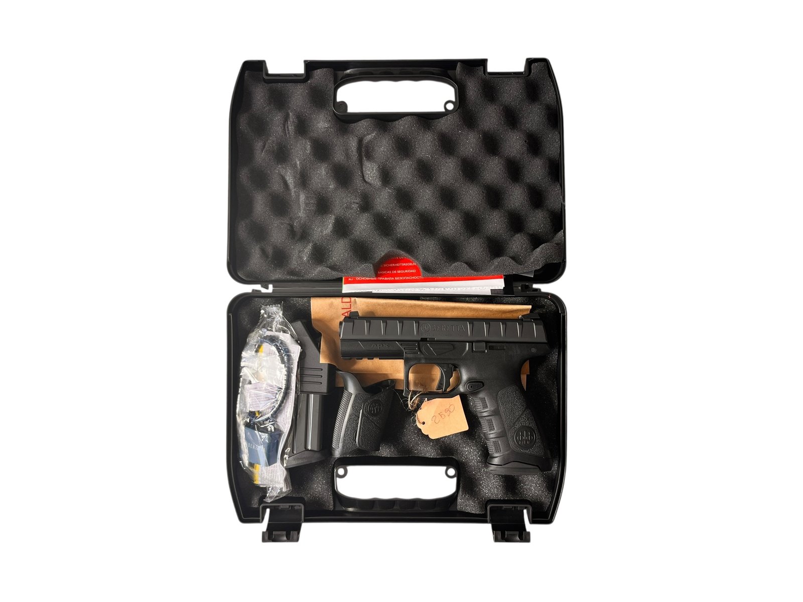 Beretta APX - nowoczesny pistolet samopowtarzalny w fabrycznym zestawie.