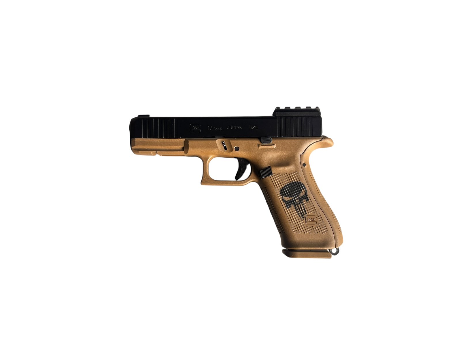 Glock 17 Gen 5 w kalibrze 9x19 mm z założoną szyną Picatinny