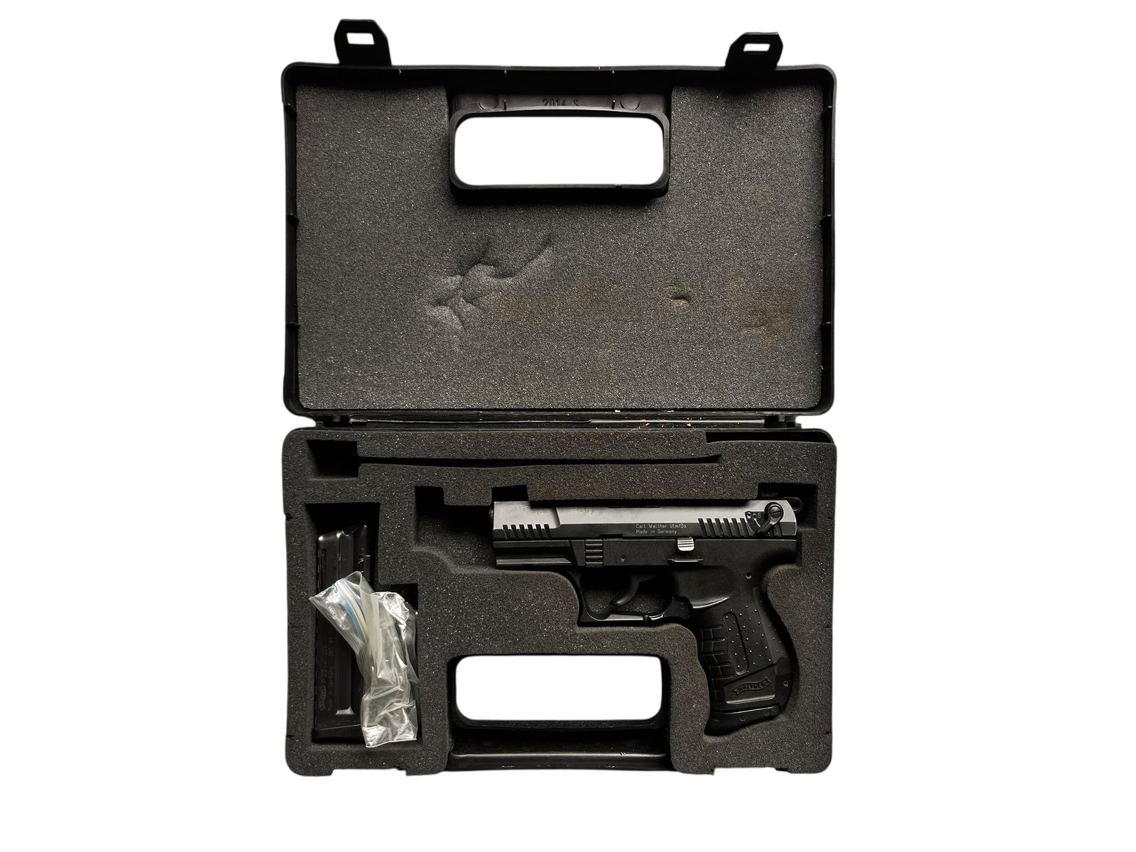 Pistolet Walther P22 kaliber .22 LR z pudełkiem i dwoma magazynkami